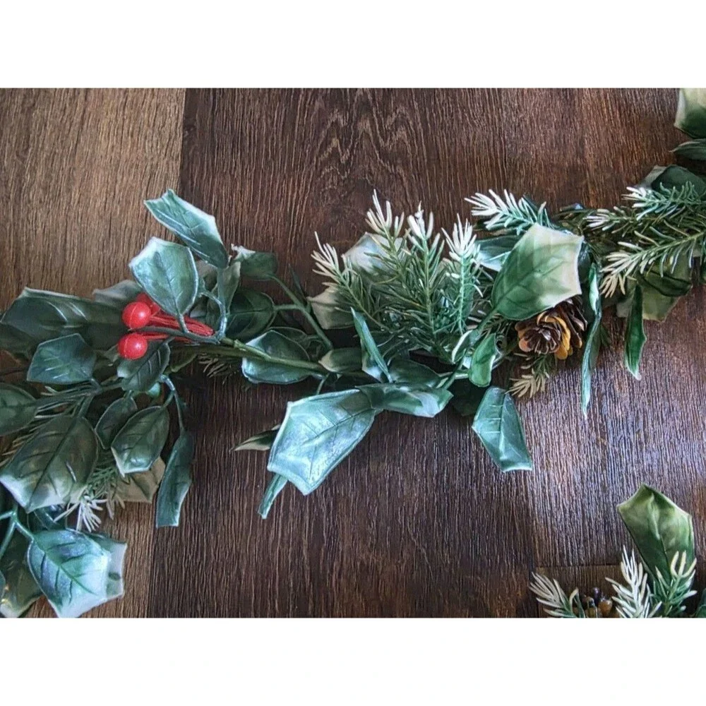 Vtg Mid Century Plastic Green Holly Red Berry Christmas Garland 7+ ft Pine Cones